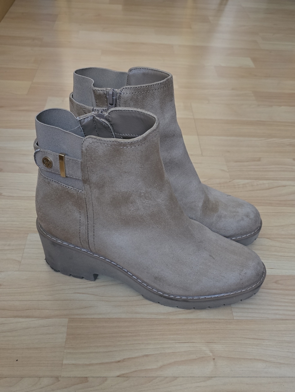 Giani Bernini Women's Beige Vedaa Memory-Foam Wedge Ankle Booties Size 7M